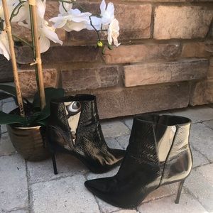 Schutz - Adilene Black Point Toe Booties SZ US 8B